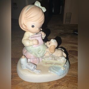 Precious Moments 'Goodnewsletter' Figurine - Pastel Spa Scene.